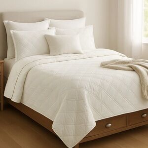 $340 Hudson Park Luxe Collection Quilted Diamond Coverlet Full/Queen Ivory EUC